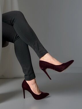 Vince Camuto Burgundy Velvet Pumps Heels 3.5” Size 5.5 - Elegant Party Holiday